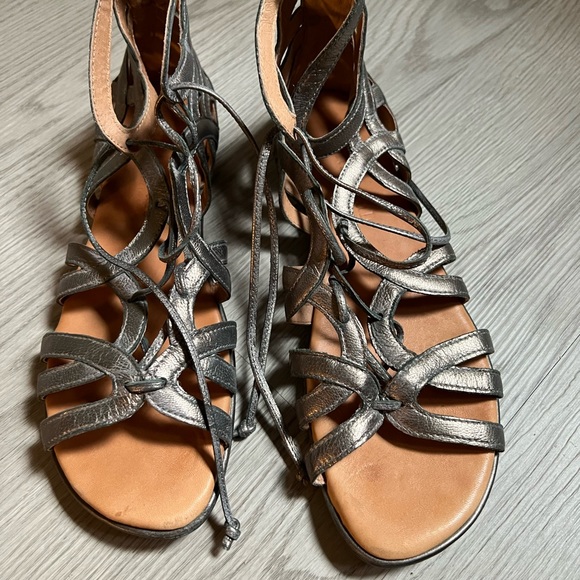 Gentle Souls Break My Heart 3 Graphite Sandals - Picture 2 of 9